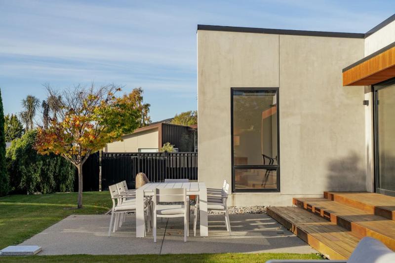 Sapphire Spring Retreat | Swimming Pool Outdoor Fireplace! - image 12