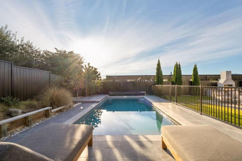 Sapphire Spring Retreat | Swimming Pool Outdoor Fireplace! - image 27
