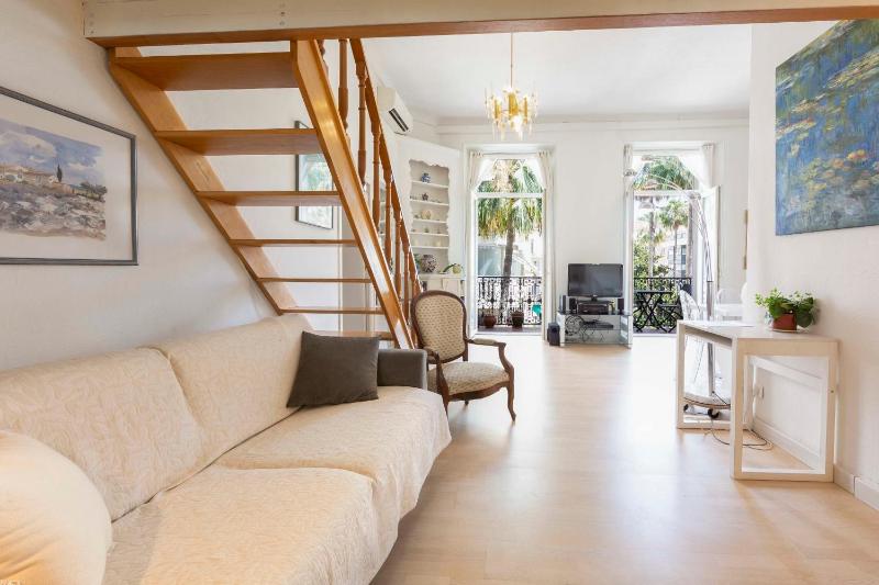 Chic and modern 65 m2 apartment-Cannes city center-1 bedroom 1 mezzanine - image 3