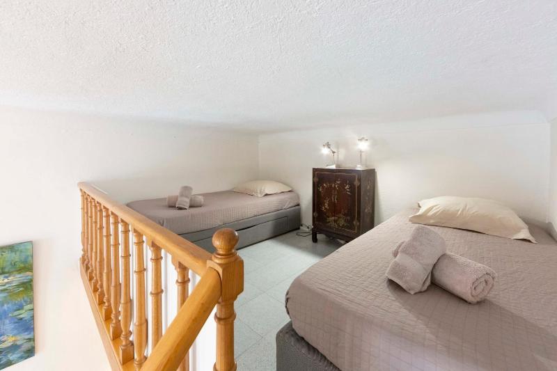 Chic and modern 65 m2 apartment-Cannes city center-1 bedroom 1 mezzanine - image 8