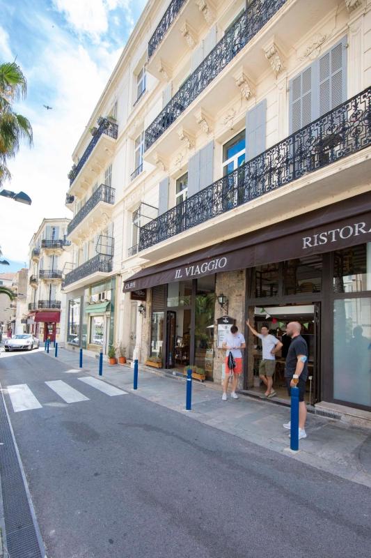 Chic and modern 65 m2 apartment-Cannes city center-1 bedroom 1 mezzanine - image 4
