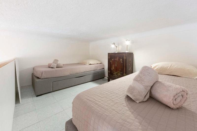 Chic and modern 65 m2 apartment-Cannes city center-1 bedroom 1 mezzanine - image 14