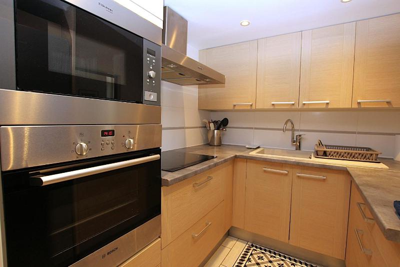 Chic and modern 65 m2 apartment-Cannes city center-1 bedroom 1 mezzanine - image 12