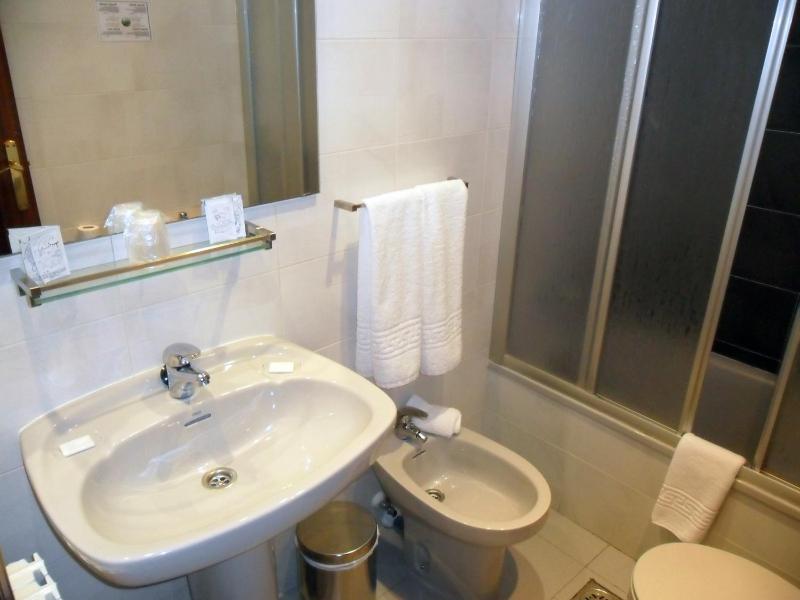 Double Room image 2