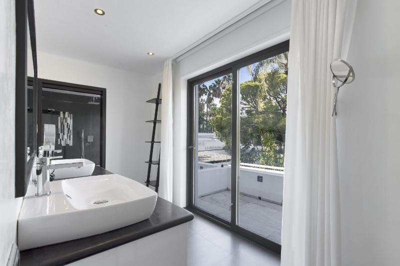 3320 Villa Karma - image 9