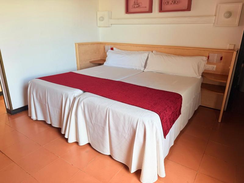 Hotel Xaine Park - image 35