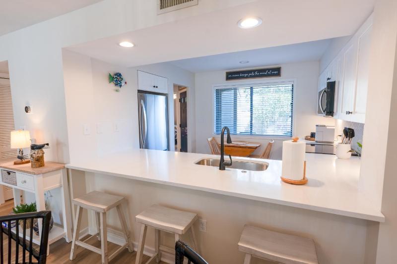 12C Richmond Park - Coastal Retreat only a 4-Min Walk to Beach condo - image 24