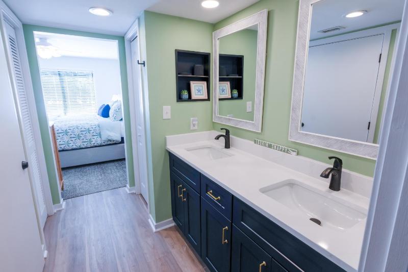12C Richmond Park - Coastal Retreat only a 4-Min Walk to Beach condo - image 9