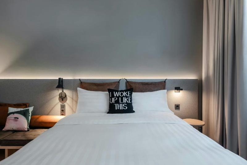 Moxy Budapest Downtown - image 2