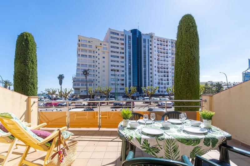 Apart-rent Apartamento Mirablau 0088 con vistas laterales a la playa - image 21