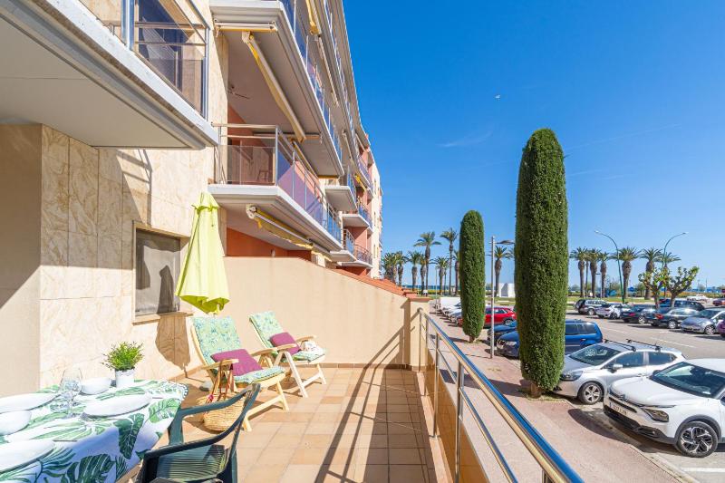 Apart-rent Apartamento Mirablau 0088 con vistas laterales a la playa - image 17