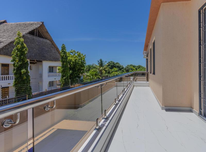 Private Villa with a Pool AC Solar power and Starlink Internet - image 3