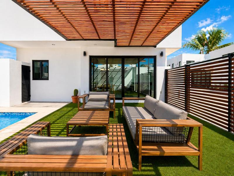 Modern Home with Pool Perfect for Families and Groups - image 25