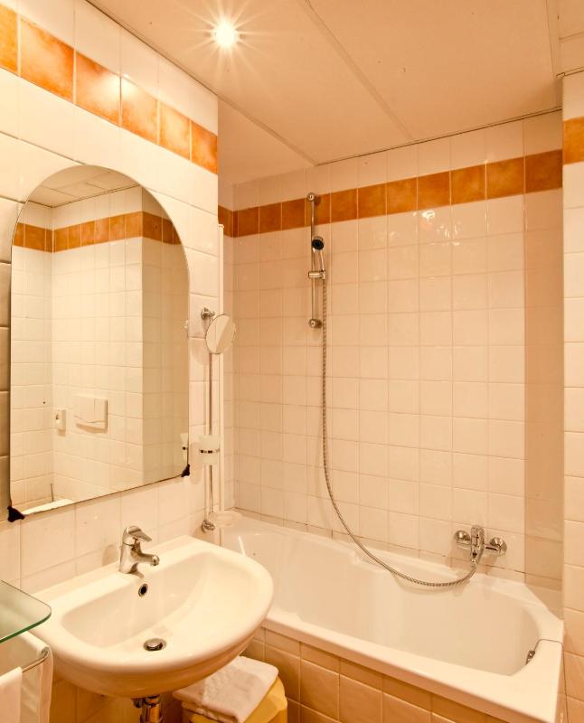 Superior Double Room with Garden View image 3