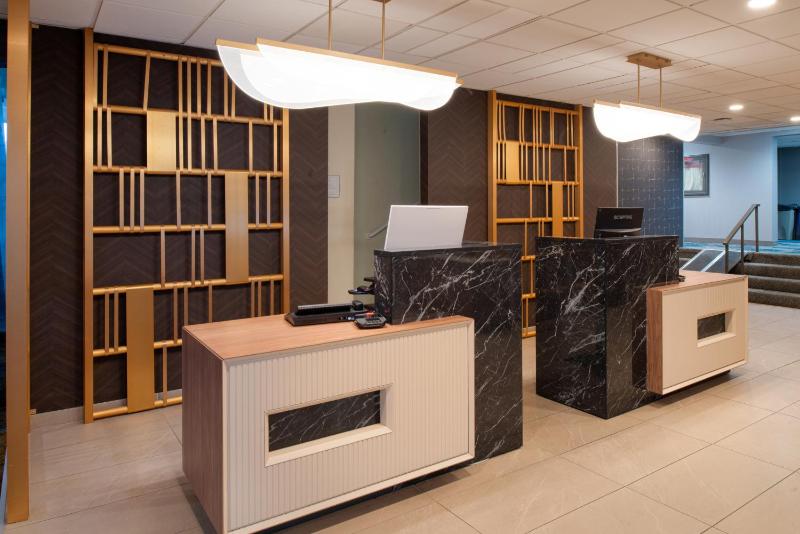 La Quinta Inn & Suites by Wyndham Seattle Sea-Tac Airport - image 3