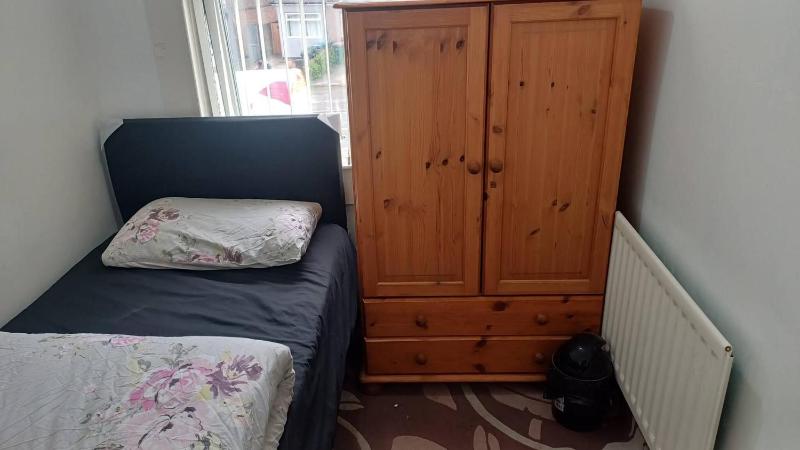 Cosy Single Room near CBS Arena and M6 in CV6 4DF - image 1