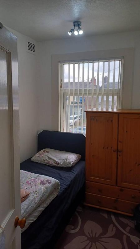 Cosy Single Room near CBS Arena and M6 in CV6 4DF - image 9
