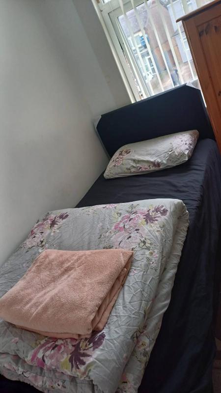 Cosy Single Room near CBS Arena and M6 in CV6 4DF - image 13