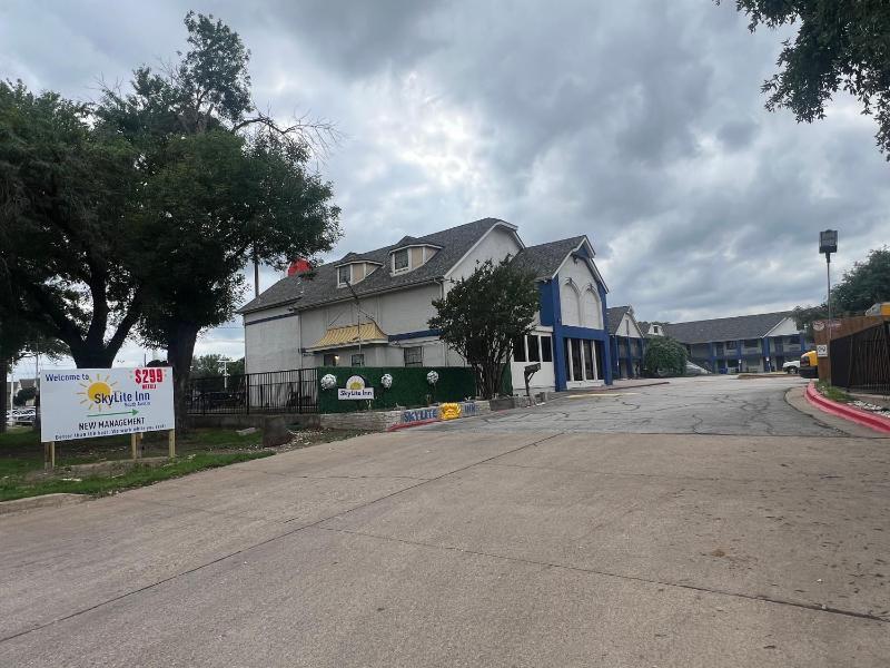 Skylite Inn - image 11