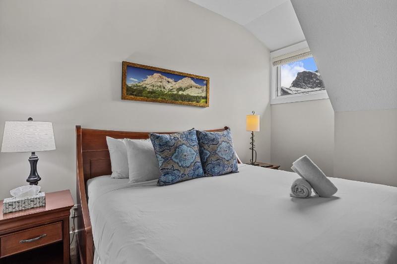 Luxury Penthouse - 3 King Suites - UG Parking - image 32