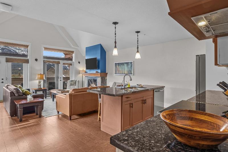Luxury Penthouse - 3 King Suites - UG Parking - image 33
