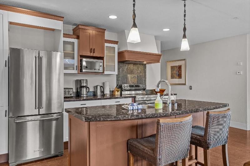 Luxury Penthouse - 3 King Suites - UG Parking - image 22