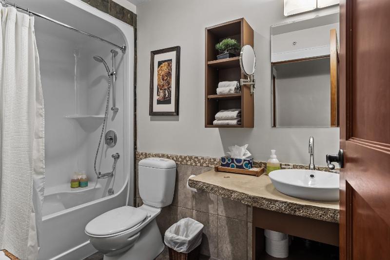 Luxury Penthouse - 3 King Suites - UG Parking - image 49