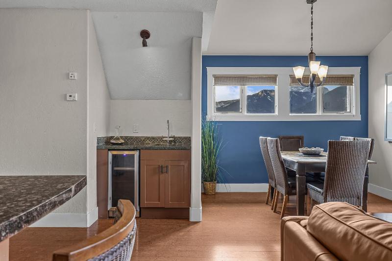 Luxury Penthouse - 3 King Suites - UG Parking - image 39