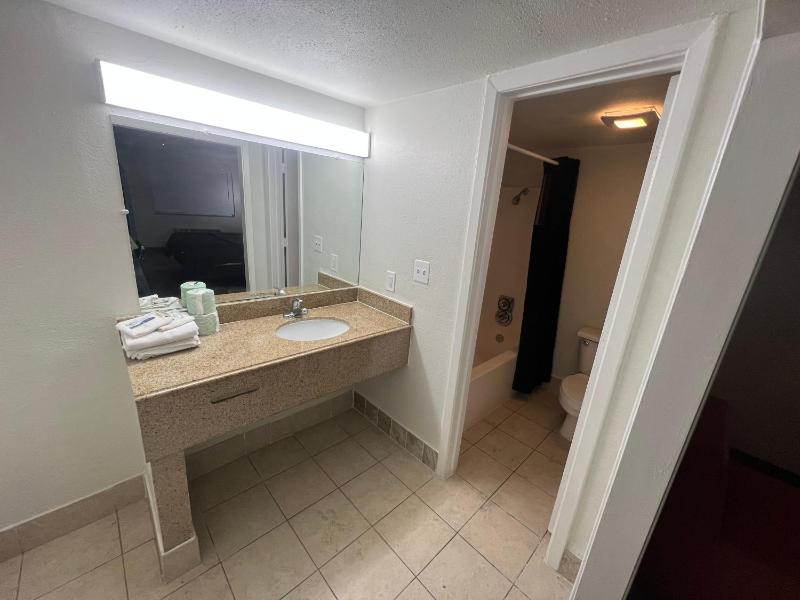 Skylite Inn - image 2