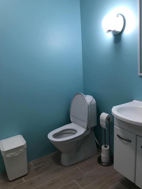 Single Room with Shared Bathroom image 1
