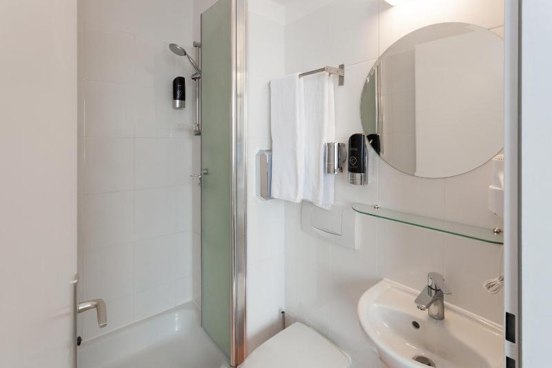 Single Room image 2