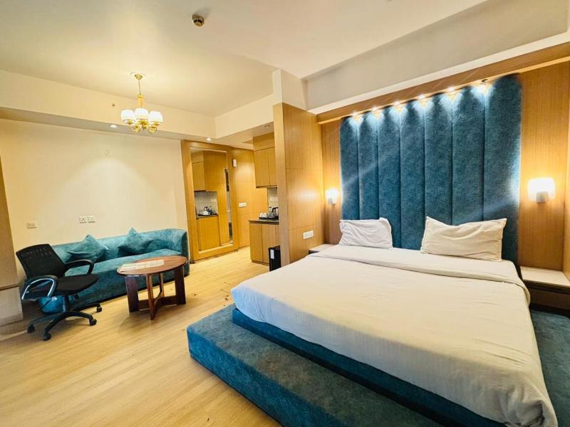Golden Pent House - image 16