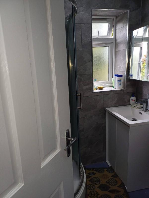 Double Spacious Room near CBS Arena in CV6 4DF Two Guests - image 16
