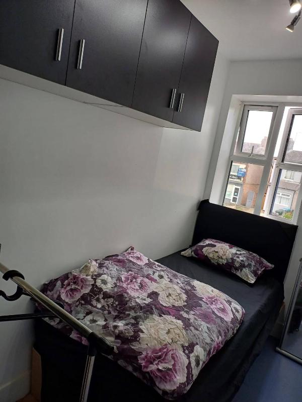 Single Cosy Room near CBS Arena and M6 in CV6 4DF - image 25