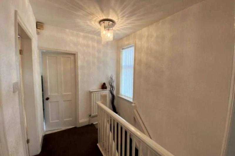 Single Cosy Room near CBS Arena and M6 in CV6 4DF - image 12