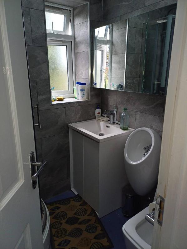 Single Cosy Room near CBS Arena and M6 in CV6 4DF - image 13