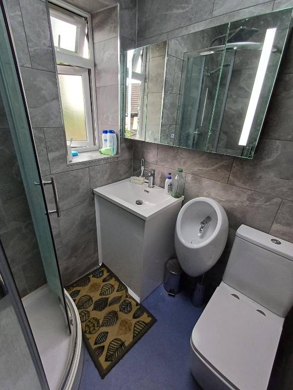 Single Room in CV6 4DF near CBS Arena and M6 - image 16