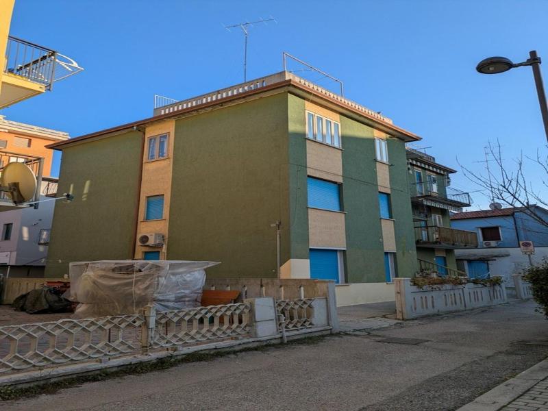 Property located just steps from the sea - image 2