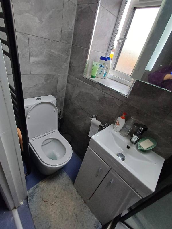 Furnished Spacious Double Room near CBS Arena M6 in CV6 4DF - image 4