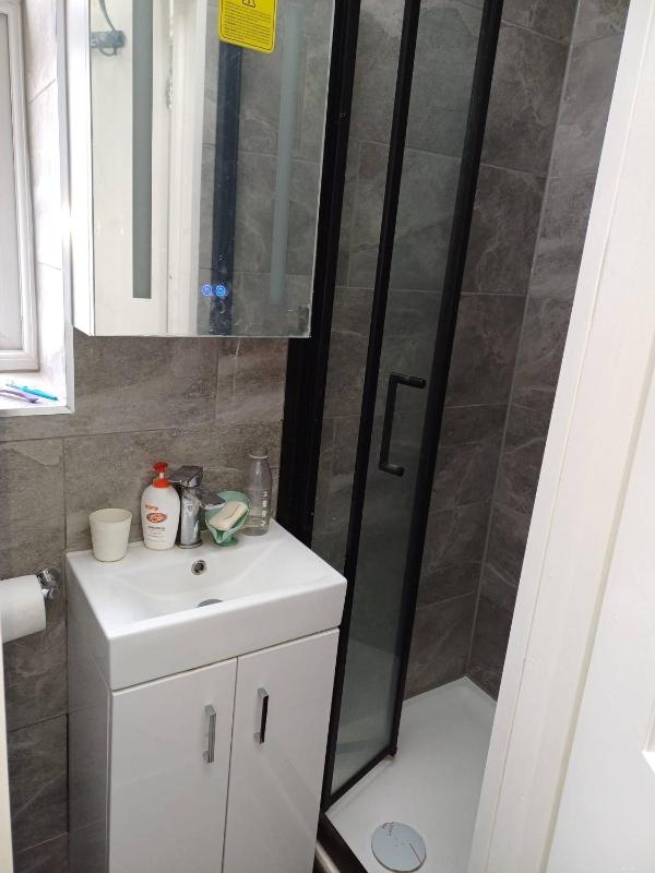 Furnished Spacious Double Room near CBS Arena M6 in CV6 4DF - image 20