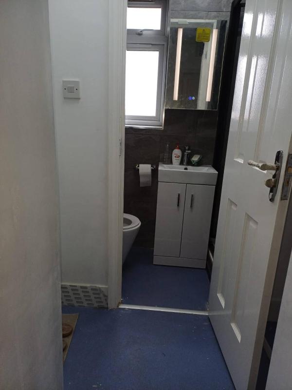 Furnished Spacious Double Room near CBS Arena M6 in CV6 4DF - image 24