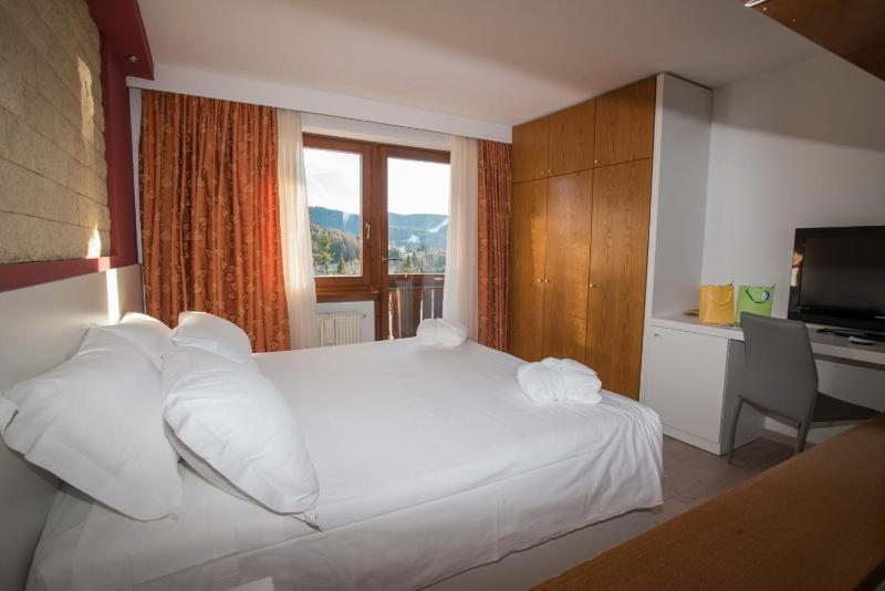 Deluxe Double Room image 4