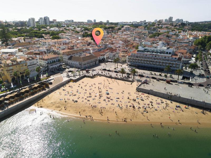 Cascais Escape Walk to Old Town & Beach wAC - image 12