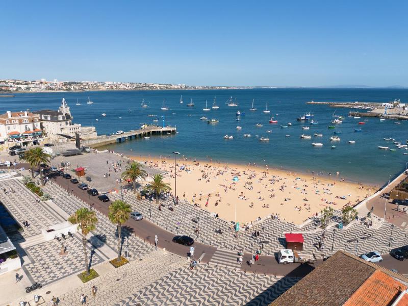 Cascais Escape Walk to Old Town & Beach wAC - image 4