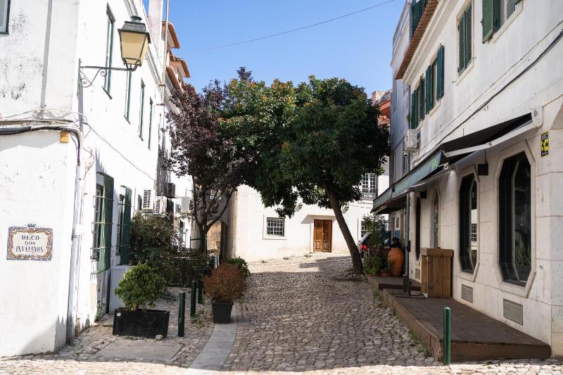 Cascais Escape Walk to Old Town & Beach wAC - image 47