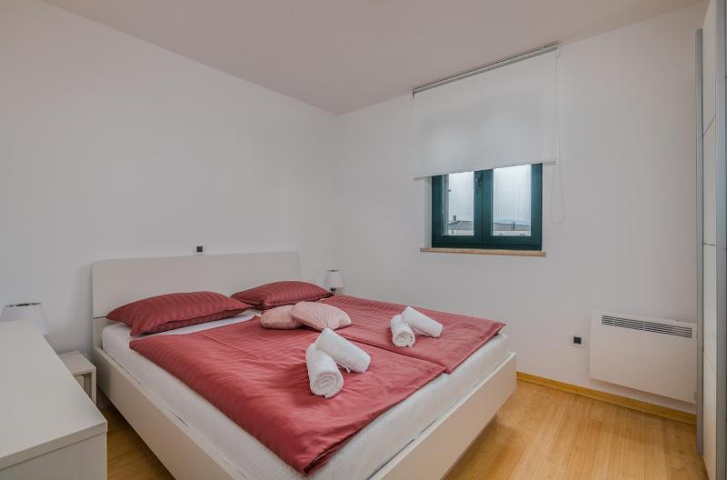 Navis apartments with private parking close to the sea - image 27