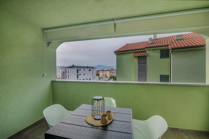 Navis apartments with private parking close to the sea - image 20