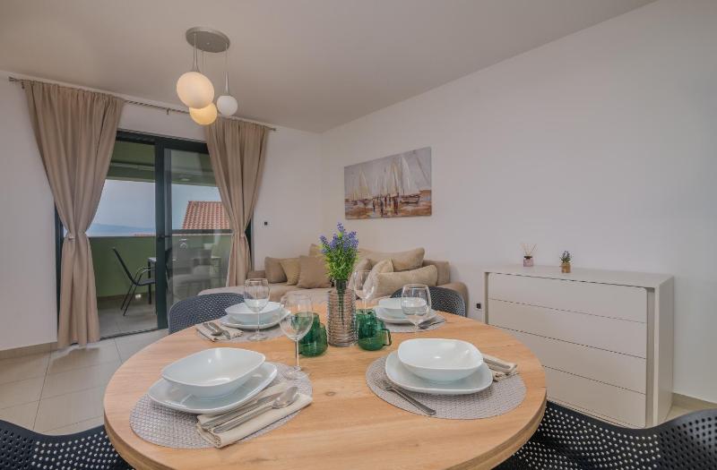 Navis apartments with private parking close to the sea - image 18