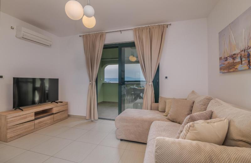 Navis apartments with private parking close to the sea - image 38