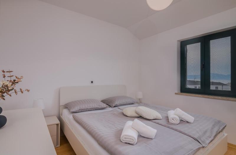 Navis apartments with private parking close to the sea - image 31
